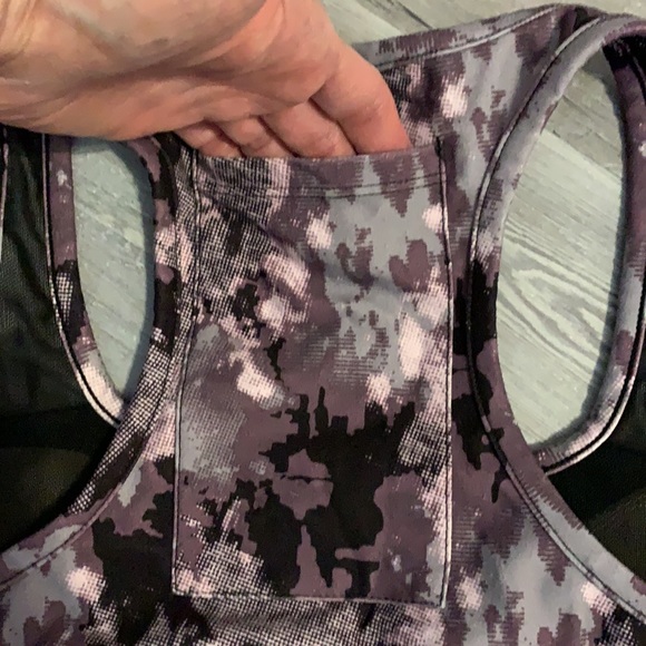 Gymshark purple camo RARE M with cell phone Pocket - Picture 5 of 5